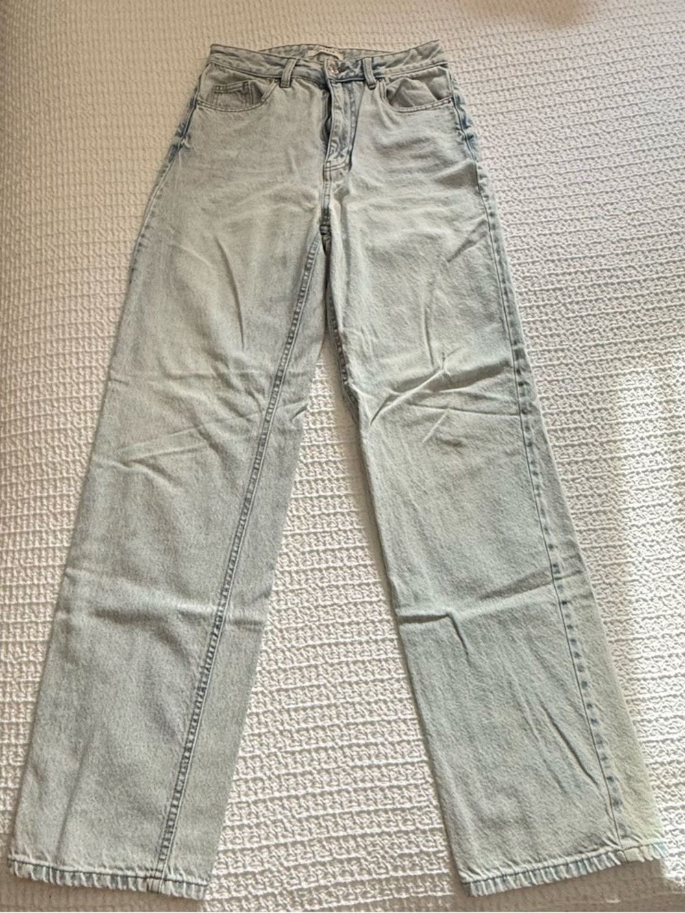 PacSun Women's Straight Leg Jeans in Light Wash Blue